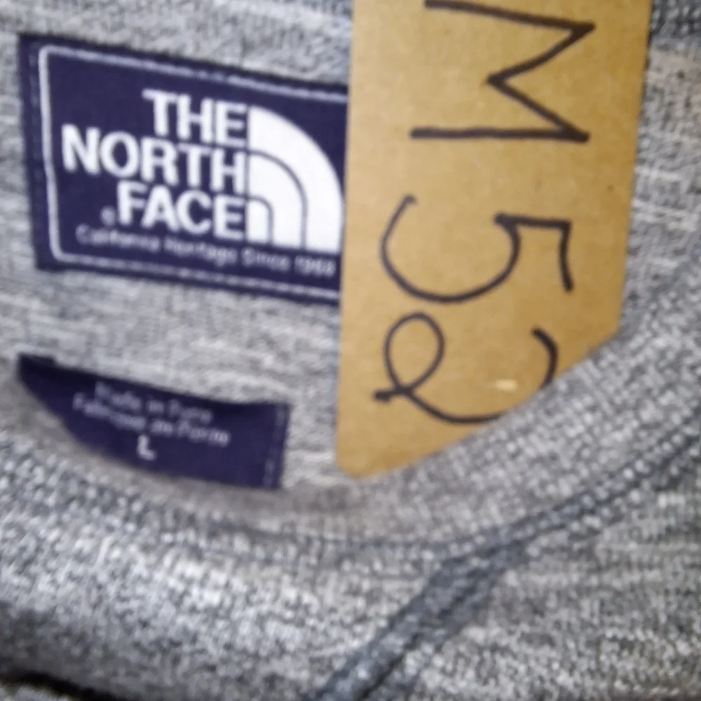A The North Face men's cotton sweatshirt in a size large. Pre-loved